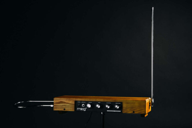 Etherwave Theremin, Moog